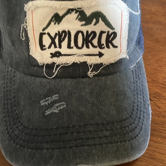 Explorer 🧭 Hat - Picture 2 of 4